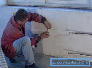 Bataryanın kesinlikle yatay olduğundan emin oluruz. Bataryanın kesinlikle yatay olduğundan emin oluruz.