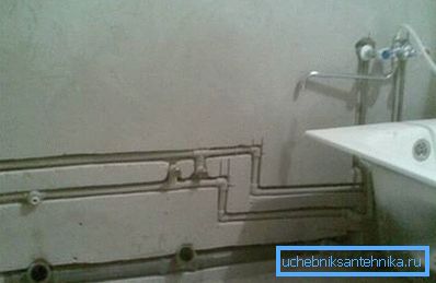 Drenaj boruları da duvarda saklanabilir.