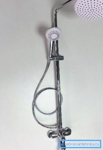 Yağmur duşu ve geleneksel duş ile karıştırıcı Yağmur duşu ve geleneksel duş ile karıştırıcı