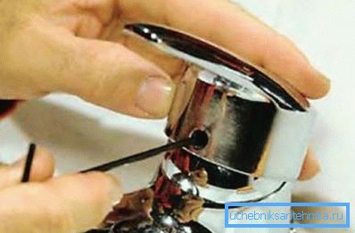 İlk önce mikser kolunu sökmeniz gerekir. İlk önce mikser kolunu sökmeniz gerekir.