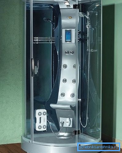 Hidromasajlı modern duş. Hidromasajlı modern duş.