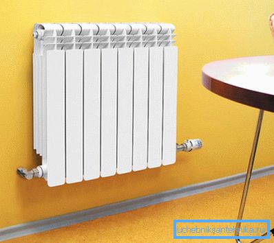 Modern radyatörlerin bir şeyleri örtmelerine gerek yoktur, iç kısımlarına ergonomik olarak otururlar. Modern radyatörlerin bir şeyleri örtmelerine gerek yoktur, iç kısımlarına ergonomik olarak otururlar.