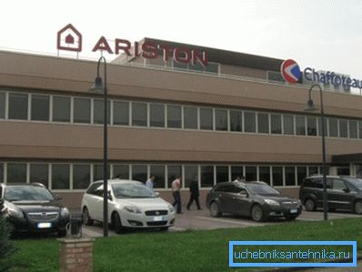 Şirketin modern ofisi Şirketin modern ofisi