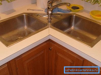 Mutfak için ikiz lavabo. Mutfak için ikiz lavabo.