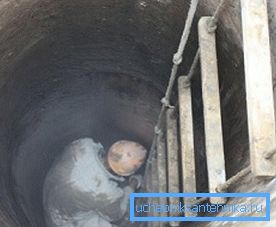 Merdivenlerden aşağıya ya da özel bir vinçe binmeniz gerekiyor. Merdivenlerden aşağıya ya da özel bir vinçe binmeniz gerekiyor.