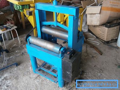 Elektrikli broach ve manuel kelepçe ile makine. Elektrikli broach ve manuel kelepçe ile makine.
