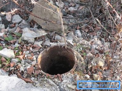 Eski açılmamış kuyular, akifer kontaminasyonu tehdidi oluşturabilir. Eski açılmamış kuyular, akifer kontaminasyonu tehdidi oluşturabilir.