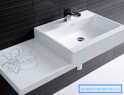 Şık ve fonksiyonel lavabo-masa üstü. Şık ve fonksiyonel lavabo-masa üstü.