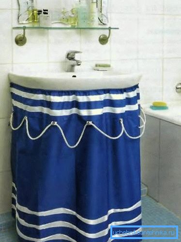 Şık lavabo perdesi. Şık lavabo perdesi.