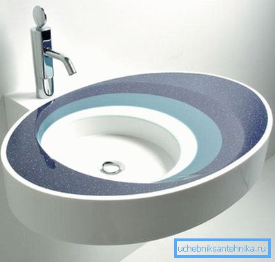 Yapay taştan yapılmış şık lavabo. Yapay taştan yapılmış şık lavabo.