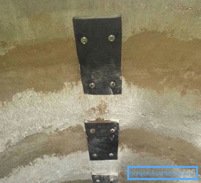 Tek bir ünitede birleşik beton halkalar. Tek bir ünitede birleşik beton halkalar.