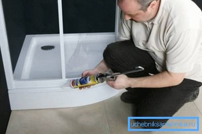 Derzler sızdırmazlık maddesi ile iyice kaplanır.