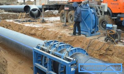 HDPE boruların alın kaynağı. HDPE boruların alın kaynağı.