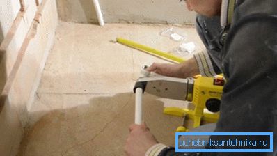 Bağlantı parçası ile kaynak borusu. Bağlantı parçası ile kaynak borusu.