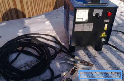 Metal boru ısıtma için kaynakçı Metal boru ısıtma için kaynakçı