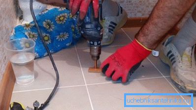 Özel bir matkapla delikleri daha iyi delin Özel bir matkapla delikleri daha iyi delin