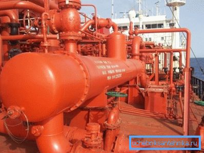Sıvılaştırılmış gaz tankeri. Sıvılaştırılmış gaz tankeri.