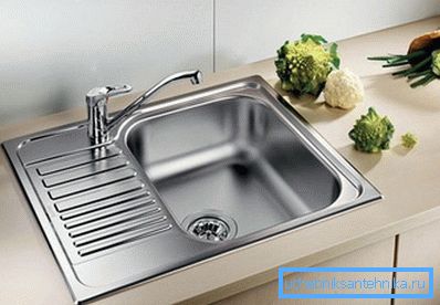 Kurulumdan sonra gömme bir modele benziyor. Kurulumdan sonra gömme bir modele benziyor.
