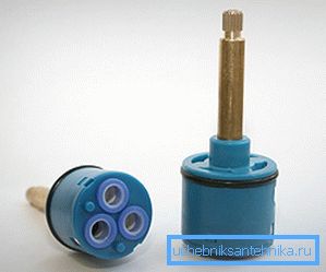 Duş karıştırıcı modunu değiştirmek için kullanılan kartuş böyle görünüyor. Duş karıştırıcı modunu değiştirmek için kullanılan kartuş böyle görünüyor.