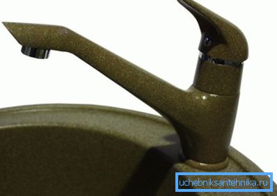 Mutfak mikserleri gibi bu türden bir ürün, taştan yapılmıştır, sadece dış kısımda bu veya bu dokuyu taklit eden dekoratif bir tabaka ile kaplanmıştır ve herkes gibi, metalden yapılmıştır Bu türden bir ürün grubu, mutfak mikserleri gibi, taştan yapılmıştır, sadece dışarıda, bu veya bu dokuyu taklit eden dekoratif bir tabaka ile kaplanmıştır ve metalden, herkes gibi yapılır