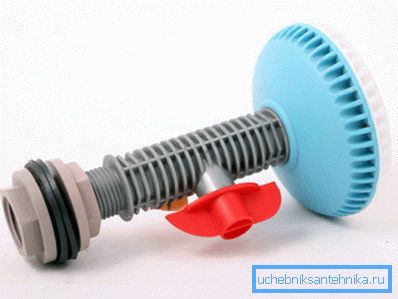 Böyle bir sulama kabı herhangi bir besleme borusuna veya depolama tankına bağlanabilir. Böyle bir sulama kabı herhangi bir besleme borusuna veya depolama tankına bağlanabilir.