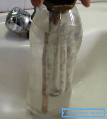 Isıtıcı bir gün boyunca sitrik asit çözeltisinde bırakılır Isıtıcı bir gün boyunca sitrik asit çözeltisinde bırakılır