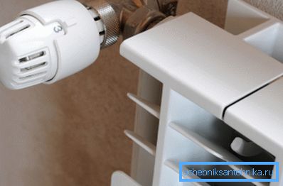 Termostatik kafa otomatik olarak odadaki sabit sıcaklığı korur. Termostatik kafa otomatik olarak odadaki sabit sıcaklığı korur.