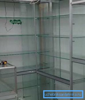 Alüminyum profil sistemlerine dayalı ticaret ekipmanları