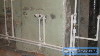 Bu büyüklükte borular çoğunlukla bir apartman dairesinde veya küçük bir kulübede su dağıtmak için kullanılır. Bu büyüklükte borular çoğunlukla bir apartman dairesinde veya küçük bir kulübede su dağıtmak için kullanılır.