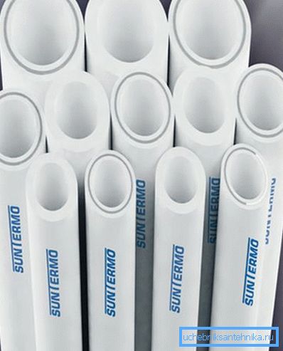 Plastikten borular korozyona tabi değildir, ancak küçük bir mukavemete sahiptir. Plastikten borular korozyona tabi değildir, ancak küçük bir mukavemete sahiptir.
