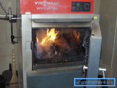 Ev ısıtma sistemi için odunda katı yakıt piroliz kazan. Ev ısıtma sistemi için odunda katı yakıt piroliz kazan.