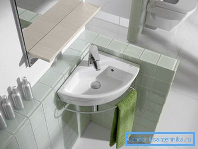 Banyoda Köşe Mini Lavabo Banyoda Köşe Mini Lavabo
