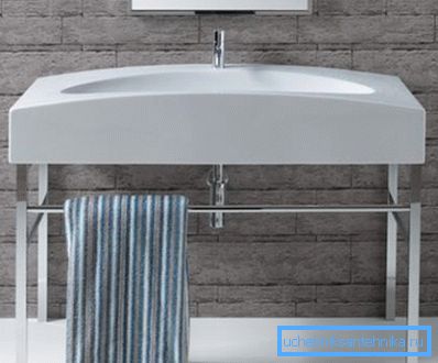 100 cm genişliğinde bir lavabo çok rahattır, ancak her zaman mümkün değildir. 100 cm genişliğinde bir lavabo çok rahattır, ancak her zaman mümkün değildir.
