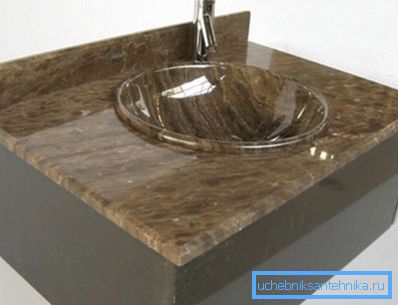 Mermer tezgah üzerinde lavabo Mermer tezgah üzerinde lavabo