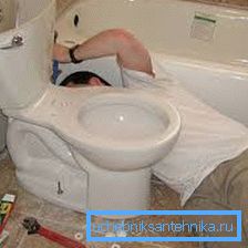Tuvalet kendi başına kullanılabilir. Tuvalet kendi başına kullanılabilir.
