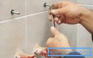 Montaj braketlerinin montajı Montaj braketlerinin montajı
