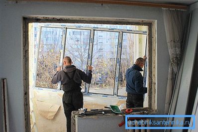 Metalplastik bir pencerenin montajı