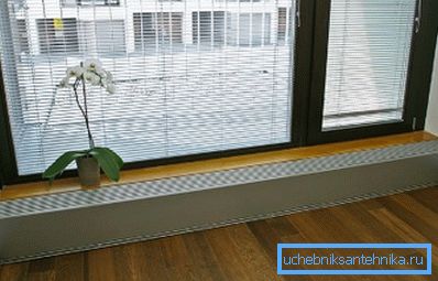 Büyük pencereler ve giriş kapıları bulunan odalarda kurulum Büyük pencereler ve giriş kapıları bulunan odalarda kurulum