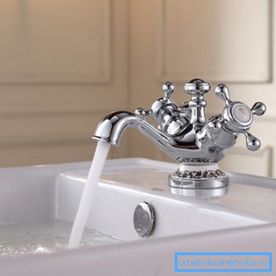 Lavabo musluk üzerine monte Lavabo musluk üzerine monte