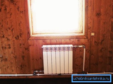 Tek borulu sistemde (fotoğrafta), hem soğutucu akış hem de deşarjı tek bir borudan yapılır. Tek borulu sistemde (fotoğrafta), hem soğutucu akış hem de deşarjı tek bir borudan yapılır.