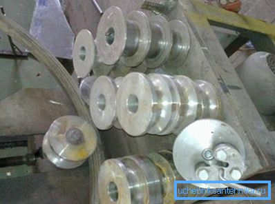 Metal şerit oluşturmak için merdaneler Metal şerit oluşturmak için merdaneler