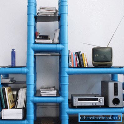 PVC boruların küçük bir rafı seçeneği PVC boruların küçük bir rafı seçeneği
