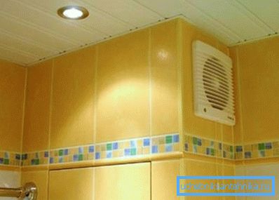 Banyoda eksenel fanlı 200 ila 200 havalandırma ızgarası Banyoda eksenel fanlı 200 ila 200 havalandırma ızgarası
