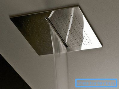 Banyo tavanına monte edilmiş havai duş Banyo tavanına monte edilmiş havai duş