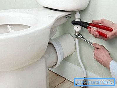 Tankın su girişi, fotoğraftaki gibi borunun kenarından olmalıdır. Tankın su girişi, fotoğraftaki gibi borunun kenarından olmalıdır.