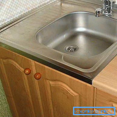 Lavabo montajlı standın altında görülür. Lavabo montajlı standın altında görülür.