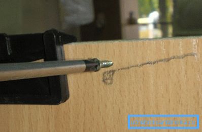Bir kol için kendinden diş açan vidayı büküyoruz Bir kol için kendinden diş açan vidayı büküyoruz