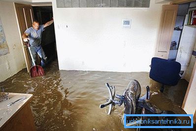 1224 Bodrum katında su