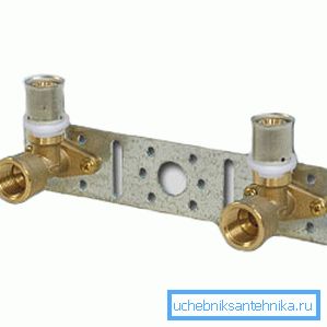 Metal şerit üzerindeki su soketleri Metal şerit üzerindeki su soketleri