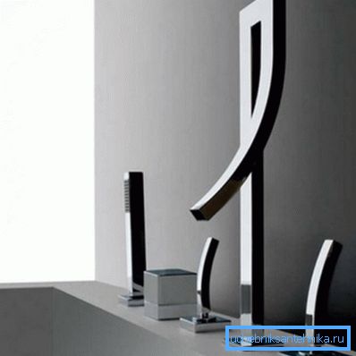 Gömme modeli - pahalı sıhhi tesisatın bir özelliği. Gömme modeli - pahalı sıhhi tesisatın bir özelliği.
